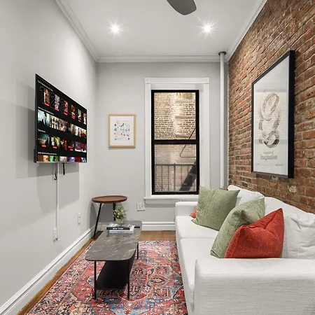 Stylish Escape Modern 2Br Condo On Prince Street